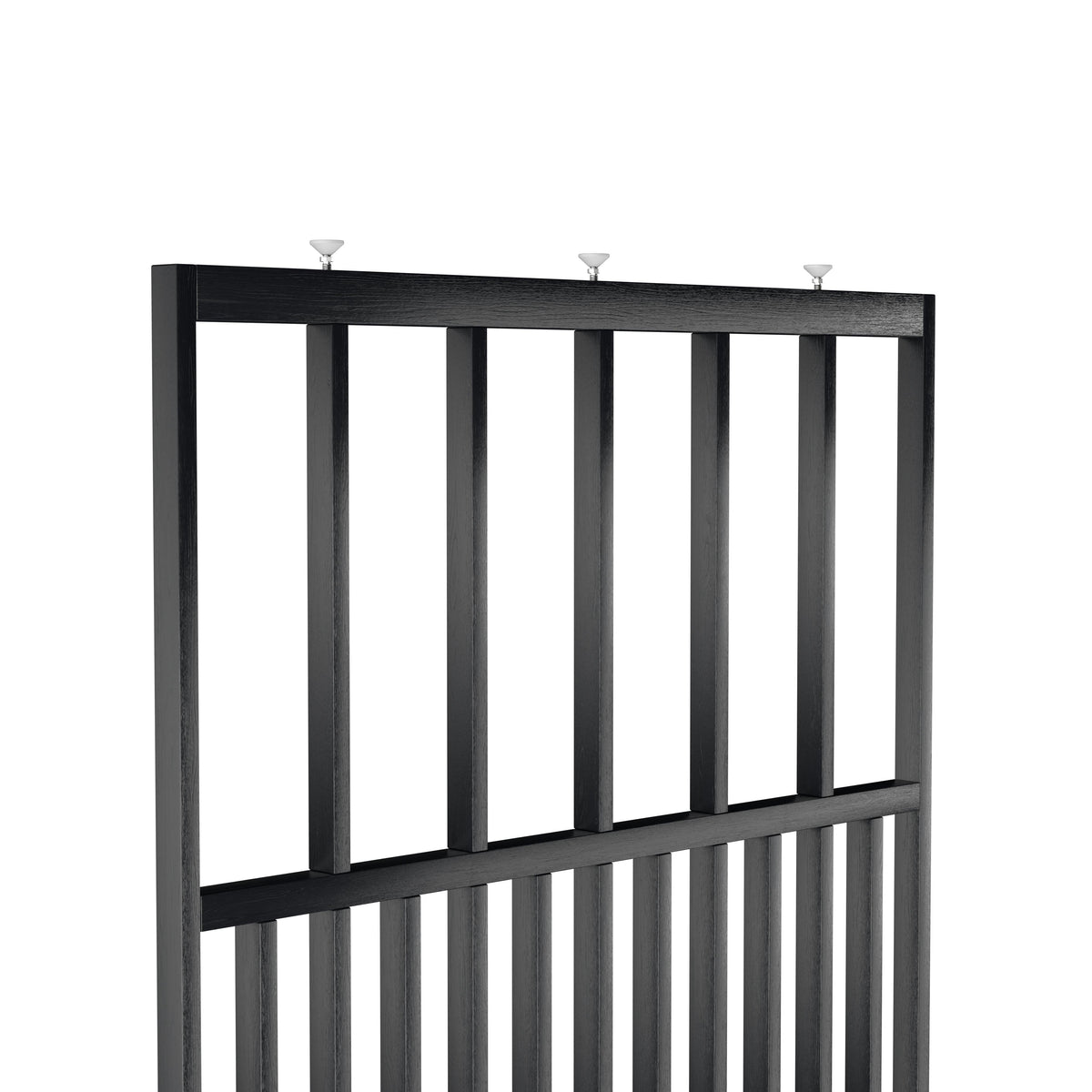 Houten roomdivider in RAL9005 massief eiken, ontworpen voor een strakke, hotel chique uitstraling. Een elegante toevoeging aan elk interieur.